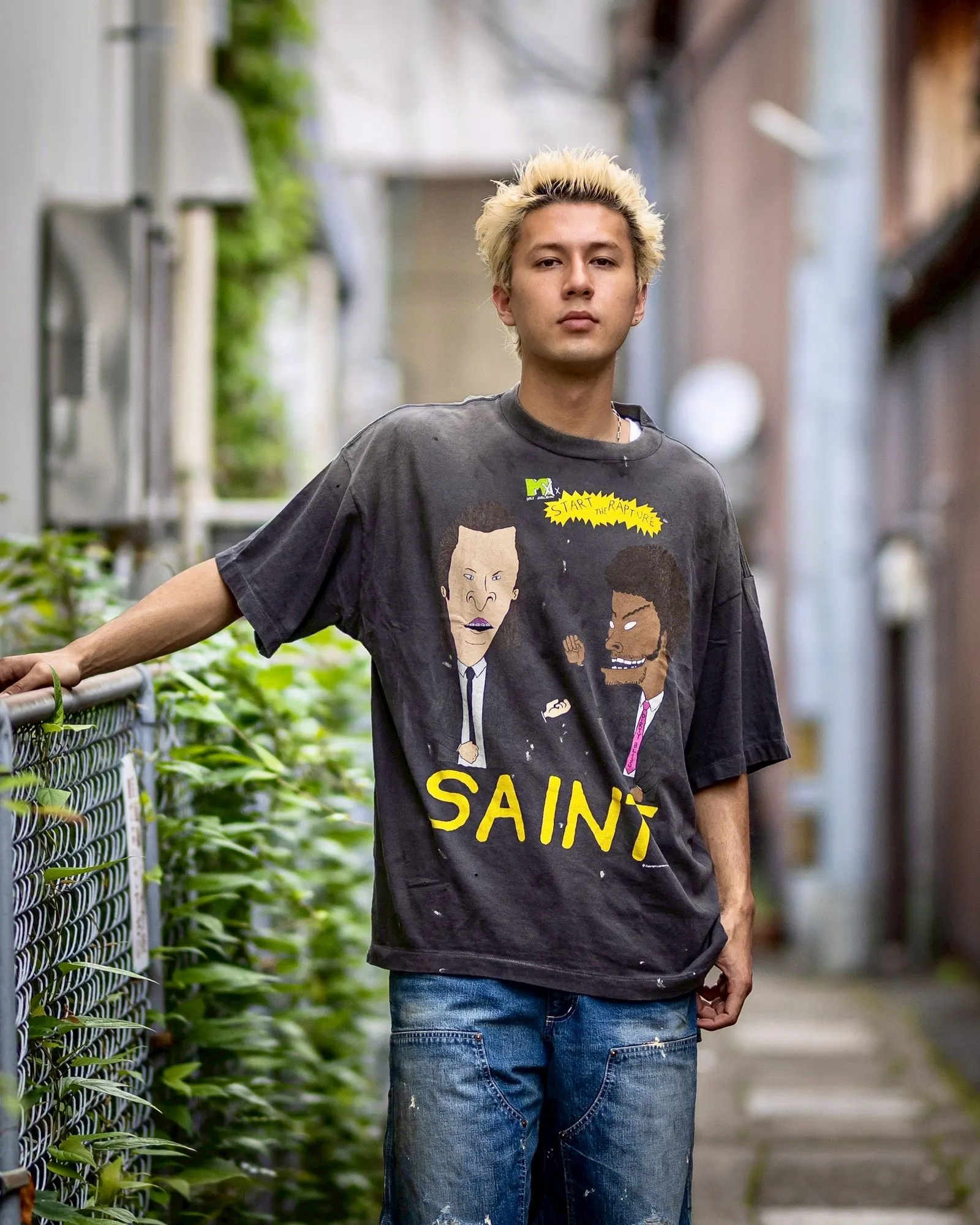 SAINT Mxxxxxx RAPTURE SS TEE/BLK Beavis and Butt-Head anime character TEE. Washed black S-XL. The print is from the characters of the American classic animation "Beavis and Butt-Head". It also pays tribute to the two classic killer characters in "Pulp Fiction". It is very witty and humorous. The whole garment is washed again.